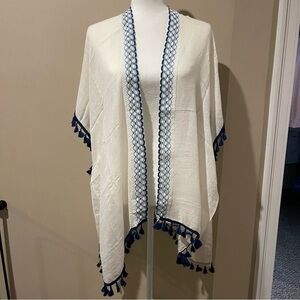 Elegant Cream and Blue Tassel Shawl kimono